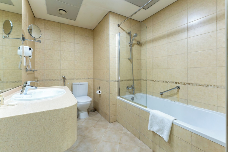 Bathroom 3, Havana Holiday Homes, Dubai