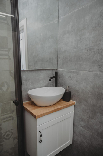 Bathroom, רגע בזמן - Moment in time
