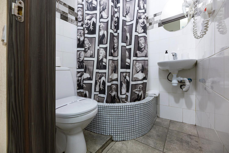 Bathroom 2, Smart Hotel Rooms near metro 24/7, Holosiïvs'kyi