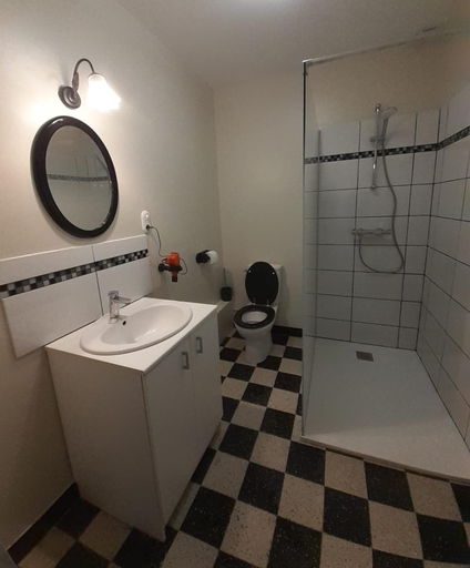 Bathroom 2, Location de Chambres Bienvenue chez Meme, Yonne