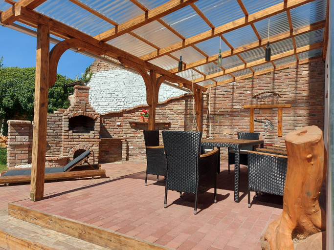 Food & Drinks, Belvarosi apartmanhaz 2, Szigetvári