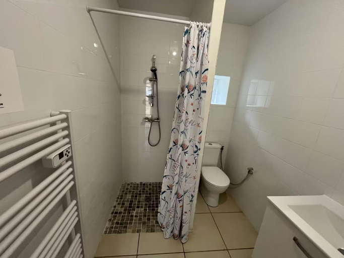 Bathroom 5, Le Presbytère, Sarthe