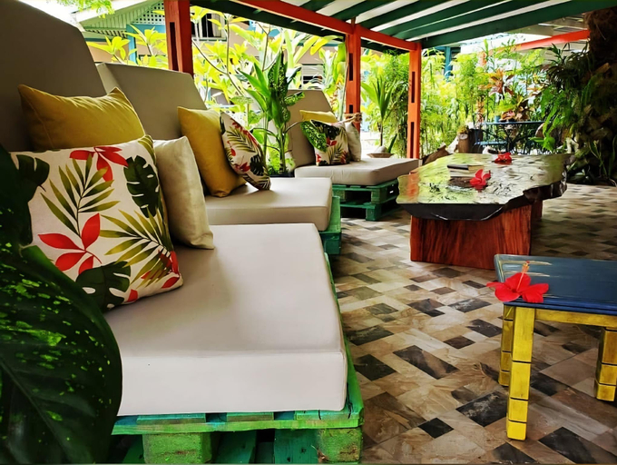 Public Area 2, La Diguoise