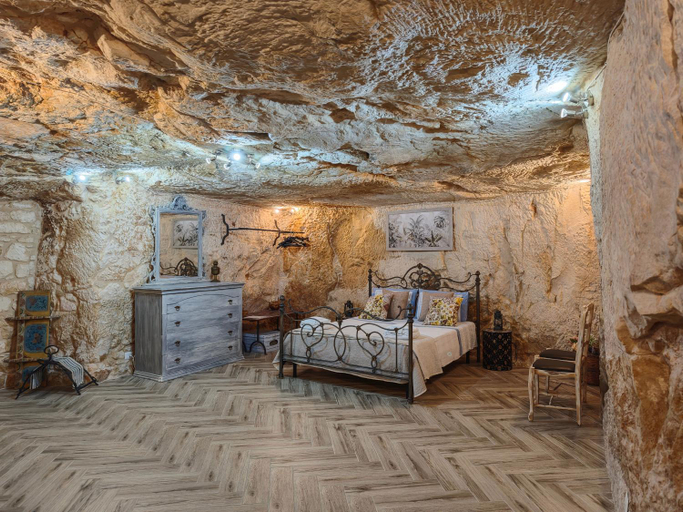 Others 5, Petra Barocca, Ragusa