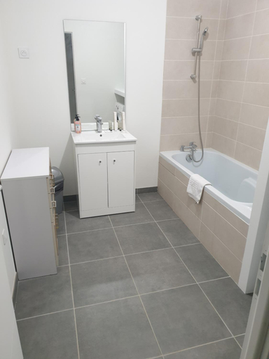 Bathroom 3, MAISON B, Ain