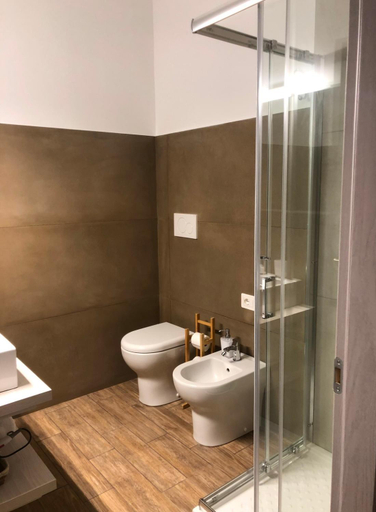 Bathroom 2, Pietre del mare, Macerata