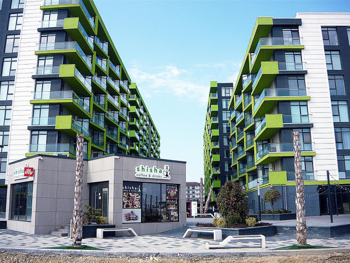 Exterior & Views