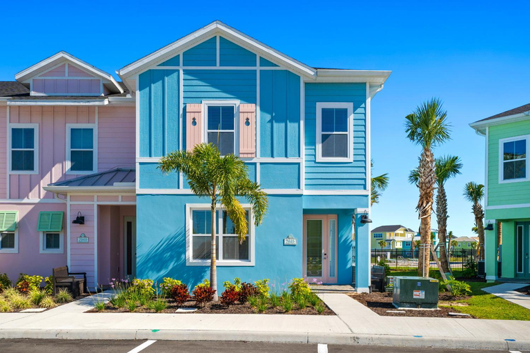 Exterior & Views