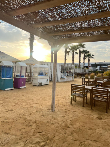 Food & Drinks 4, Azha Ain sokhna, 'Ataqah