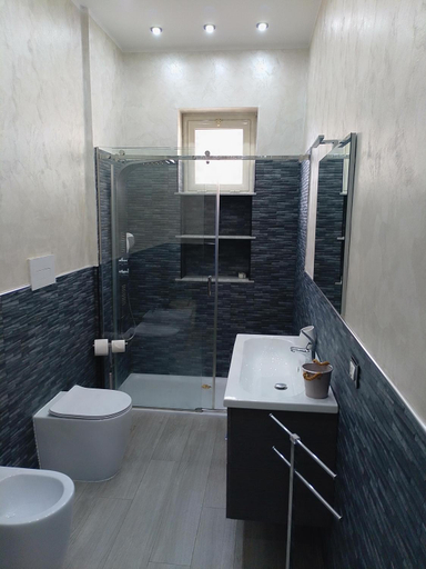 Bathroom 2, Antadia, Palermo