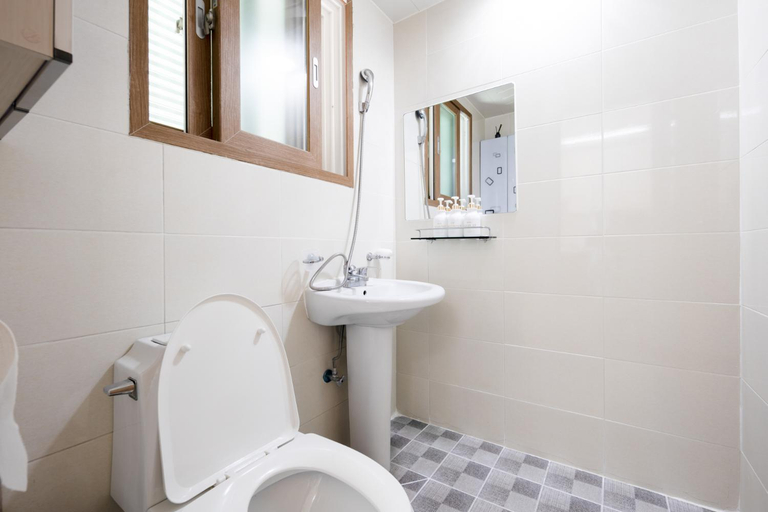 Bathroom 3, Suncheon Bay Ecology Pension, Suncheon
