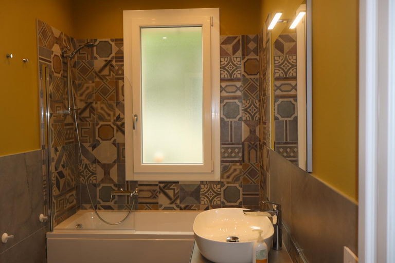 Bathroom 5, Villa pace D'oro, Bologna