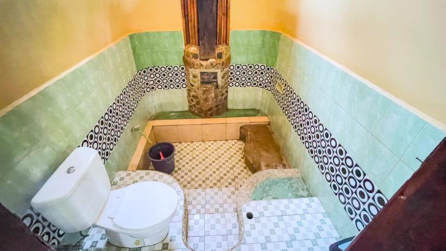Bathroom 5, Sumatra Cheeky Monkeys, Langkat