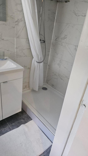 Bathroom 3, Planet 9, Warrington