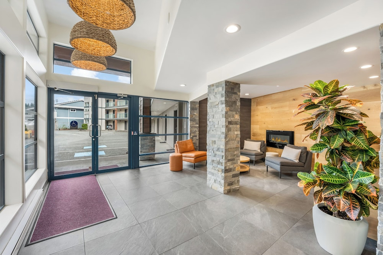 Public Area 2, Glen Lyon Inn & Suites, Mount Waddington