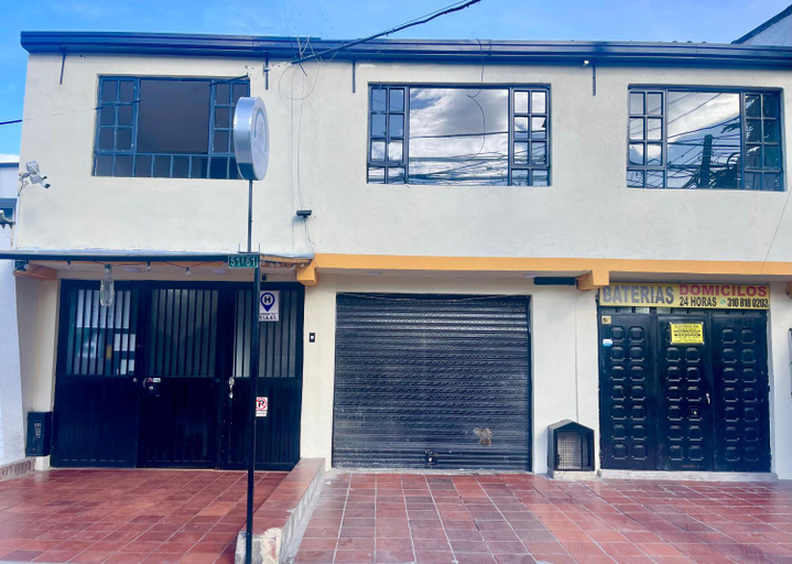 Exterior & Views