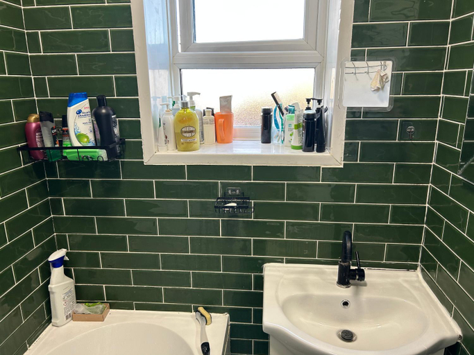Bathroom 2, Great living room in London, London