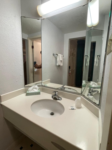 Bathroom 5, America's Inn - Houston, Houston