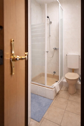 Bathroom 5, City Hotel Bauer Nurnberg, Nürnberg