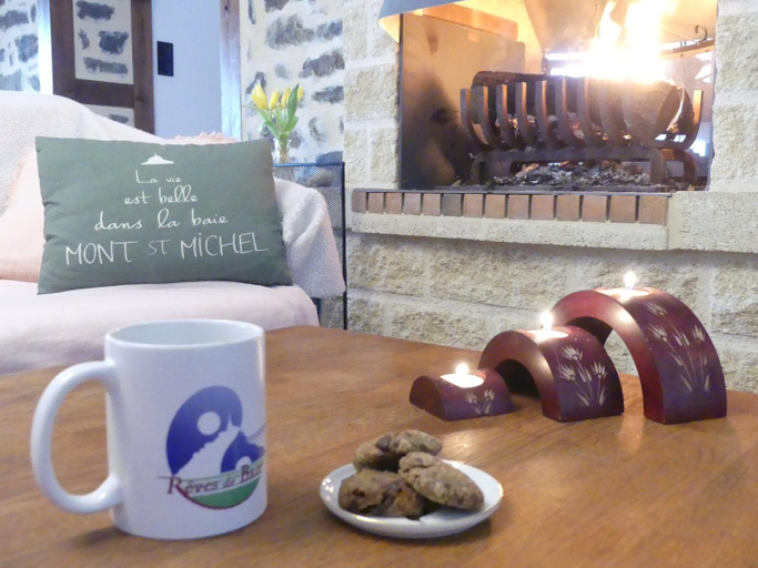 Food & Drinks 4, REVES DE BAIE - Chambre d'hotes COSY avec table BIO et MASSAGES - Vue panoramique exceptionnelle, Manche