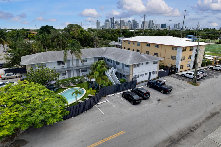 Exterior view 5, Holiday Park Apartments by Lowkl, Broward