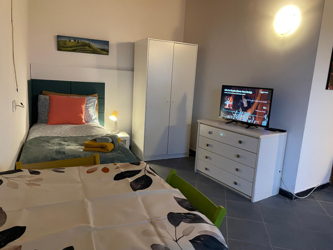Bedroom 3, Monolocali Verde Mare con Parcheggio, Genova