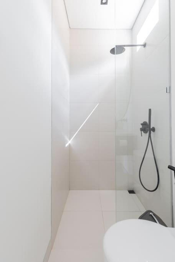 Bathroom 5, Minimalist Elegance: Tranquil Canggu Villa Yukki, Badung