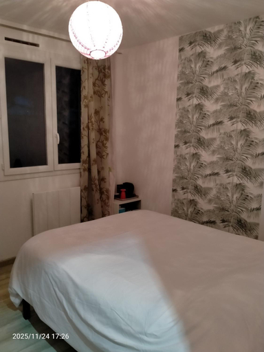 Bedroom, Studio L'Hosting Noix, Drôme
