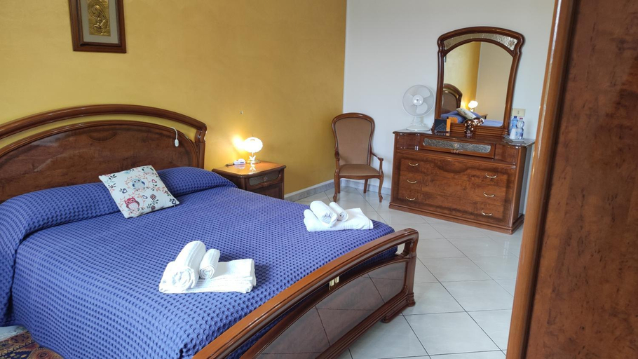 Bedroom 2, B&B I Tre Ulivi, Teramo