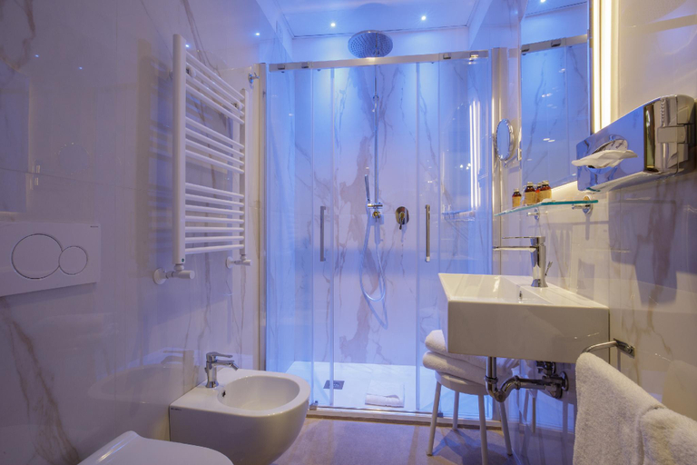 Bathroom 4, Hotel Della Torre Argentina, Roma
