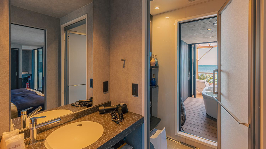 Bathroom 2, amane, Kyonan