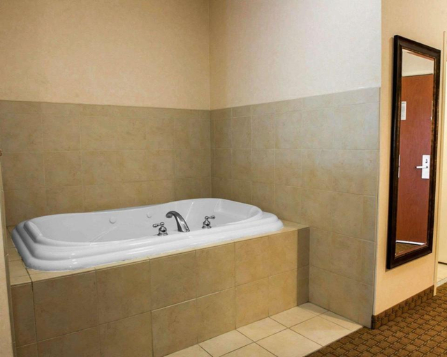 Bathroom 4, Comfort Suites Southport, Indianapolis