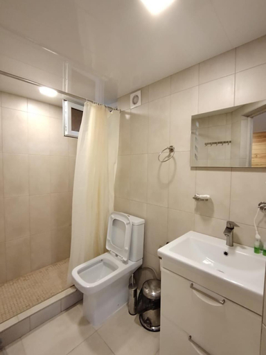 Bathroom, Green Park Guest House