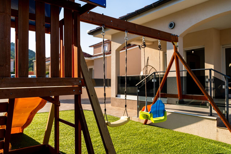 Others 4, Villa G&N, Bilice
