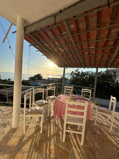Food & Drinks 5, Tony Home, Sarandës