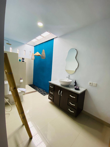 Bathroom 1, Amazing Villa Rosa - Canggu, Badung
