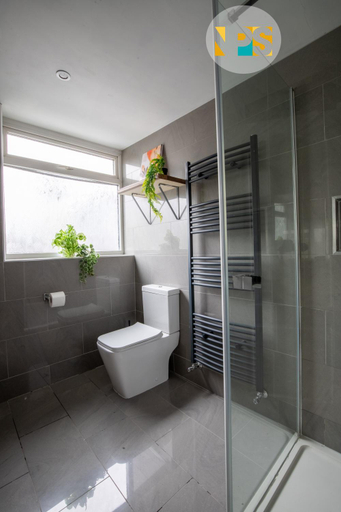 Bathroom 3, Woodland Green - BHX, NEC, HS2, Birmingham