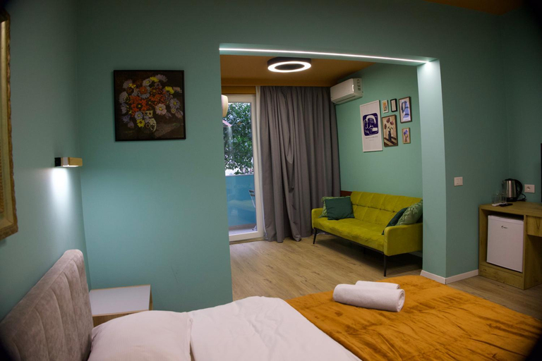 4, SMALL Boutique & Garden, Tiranës