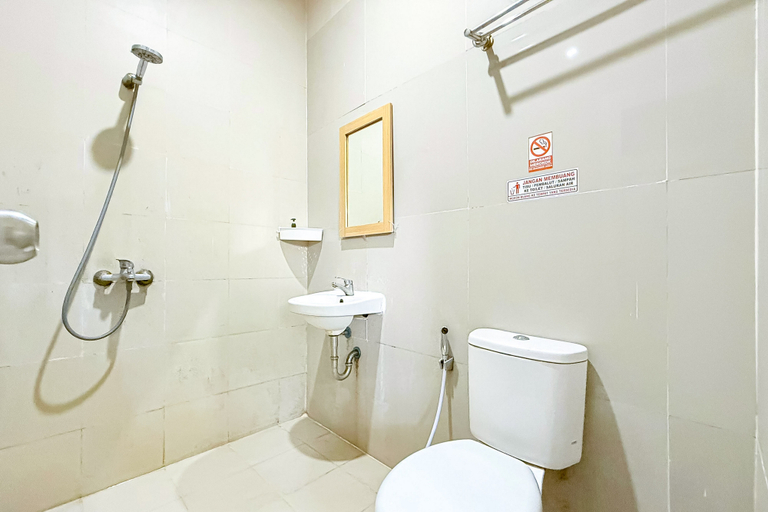 Bathroom 4, Sans Stay Wonder Karapitan, Bandung