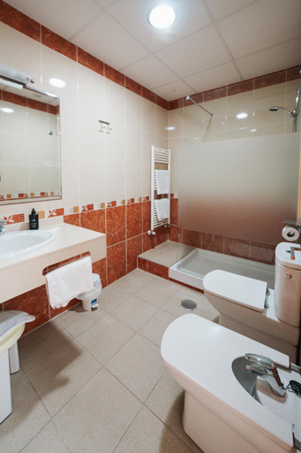 Bathroom 4, Hotel La Familia, Alicante