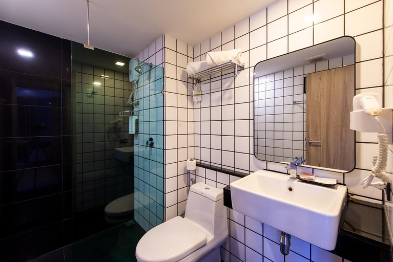 Bathroom 3, BB Glass House Pattanakrn บีบี กลาสเฮ้าส์ พัฒนาการ, Wattana
