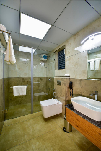 Bathroom 3, Hotel Dain Castle, Thiruvananthapuram