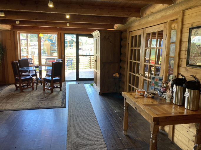 Public Area 2, The Boulder Creek Lodge, Boulder