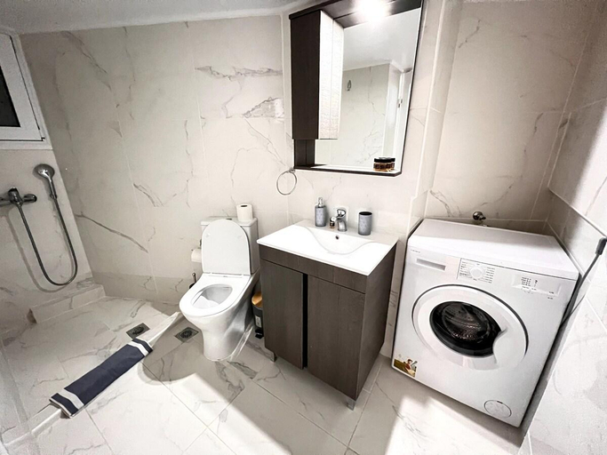 Bathroom, Acropolis Select Flat, Attica