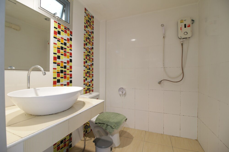 Bathroom 4, Tawaen Beach Resort, Pattaya
