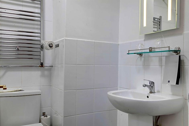 Bathroom 3, Best Western Andover, Hampshire