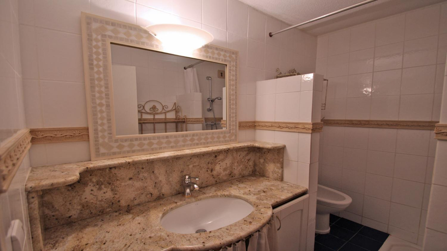 Bathroom 2, Villa Maxime, Var