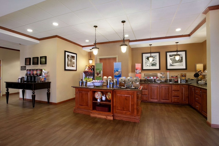 Food & Drinks, Hampton Inn Canon City, Fremont