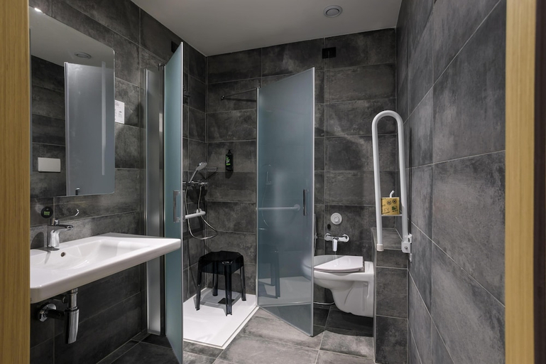 Bathroom 4, B&B HOTEL Catania City Center, Catania
