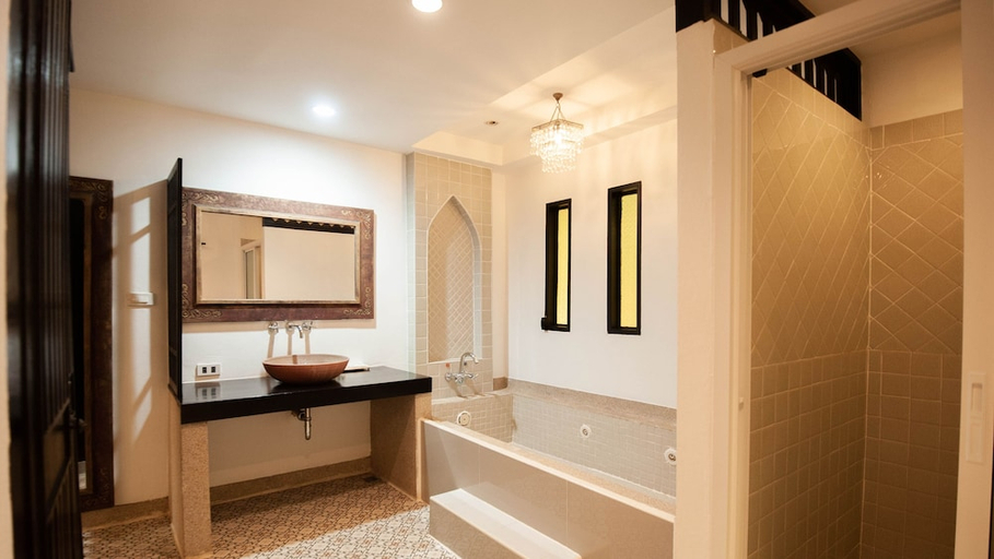 Bathroom 4, B2 Suthep Night Market Premier Resort, Muang Chiang Mai